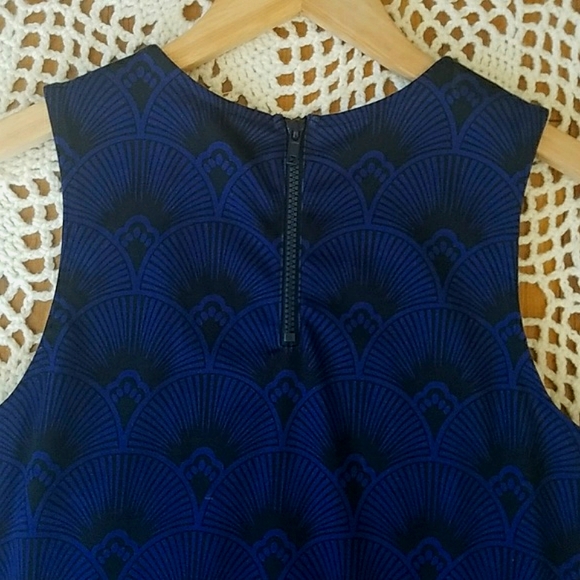 H&M Fan Pattern Shift Dress With Side Slits - Picture 3 of 9
